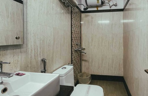 Mahmoorganj Hotel | Hotel SLE Residency
