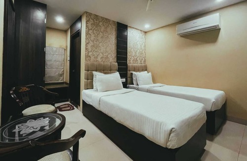 Mahmoorganj Hotel | Hotel SLE Residency