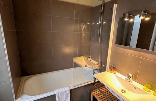 Beuzeville Hotel | Hotel SPA Piscine le Petit Castel