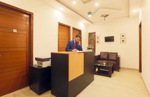 Sector 62 Hotel | Hotel Surya Palace By Aura