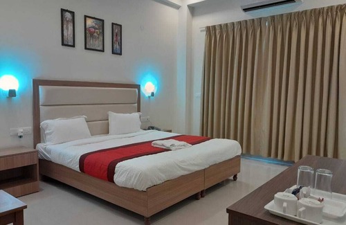 DLF Phase 5 Hotel | Hotel The Luxem