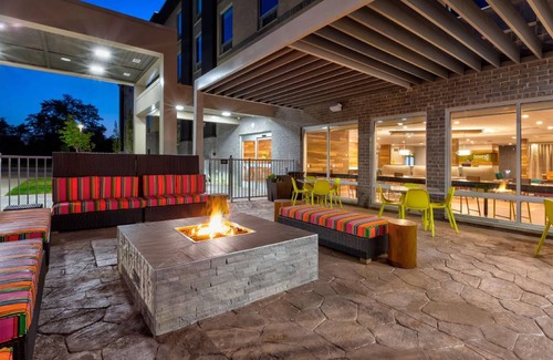 Grand Blanc Hotel | Hotel ∙ 127 guests