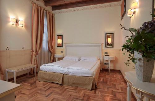 Castello d'Aviano Hotel | Hotel Villa Policreti