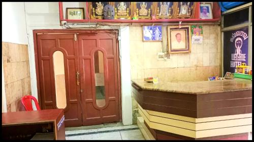Kharsia House | Hotel Vrindavan NP - nearby Prem Mandir & ISCKON Temple! Fully Air-Conditioned Premium Family Rooms with All the facilities