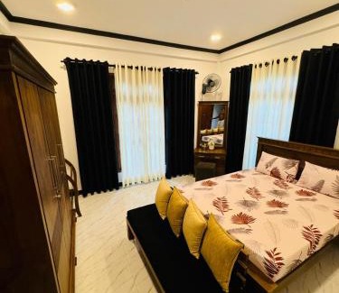 Harispattuwa Hotel | Hotel White House