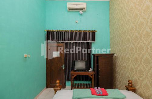 Tuban Sub-District Hotel | Hotel Wisata Ziarah Sunan Bonang Syariah Mitra RedDoorz