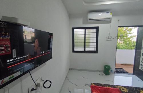 Shirpur Hotel | Hotel Yatri Lodge