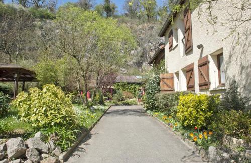 Saint-Genis-les-Ollieres Hotel | Hotellerie de la Cascade