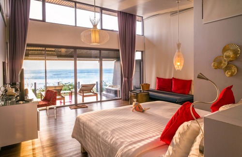 Ko Lanta Hotel | Houben is a private boutique with sea-view rooms graciously perched on a cliff.