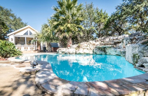 Helotes House | House ∙ 1 bedroom ∙ 2 guests