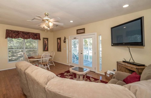 Helotes House | House ∙ 1 bedroom ∙ 2 guests
