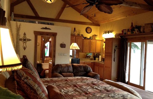 Pipe Creek House | House ∙ 1 bedroom ∙ 4 guests