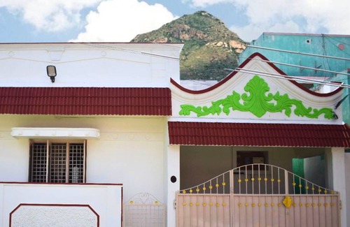 Tiruvannamalai House | House ∙ 2 bedrooms ∙ 8 guests