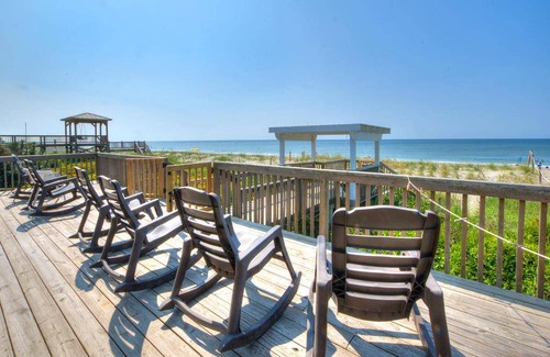 Oak Island House | House ∙ 3 bedrooms ∙ 8 guests