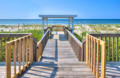 Oak Island House | House ∙ 3 bedrooms ∙ 8 guests