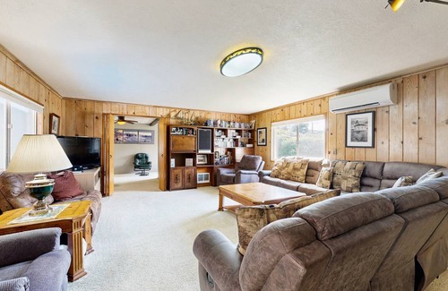 Rockaway Beach House | House ∙ 4 bedrooms ∙ 12 guests
