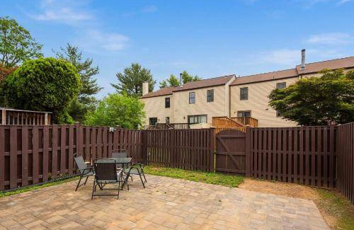 Potomac Falls House | House ∙ 4 bedrooms ∙ 8 guests