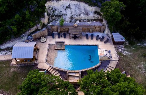 Leakey House | House ∙ 4 bedrooms ∙ 20 guests