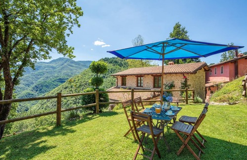 Molazzana House | House ∙ 5 bedrooms ∙ 14 guests