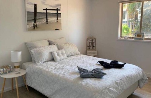 Dundee Beach House | House ∙ 6 bedrooms ∙ 12 guests