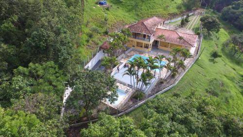 Mairinque House | House ∙ 6 bedrooms ∙ 27 guests