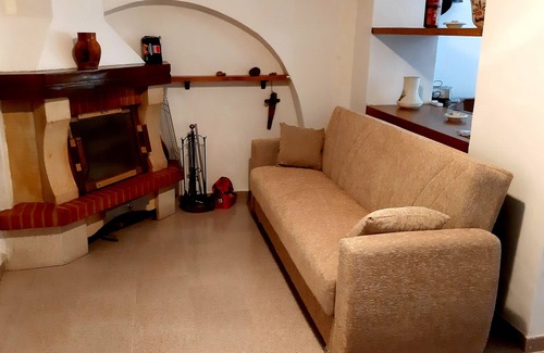 Castelli House | HOUSE AT THE FOOT OF THE WOOD OF MONTE CAMICIA