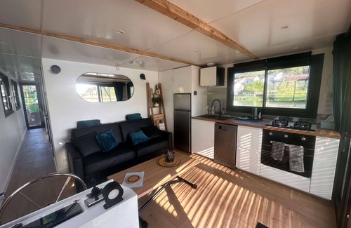 Mareuil-sur-Ay Boat Rental | House Boat en Champagne