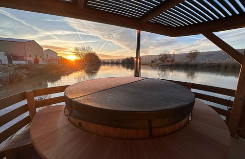 Mareuil-sur-Ay Boat Rental | House Boat en Champagne