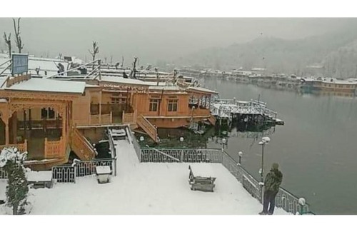 Dal Lake Boat Rental | House Boat Garden Of Eden, Dal Lake