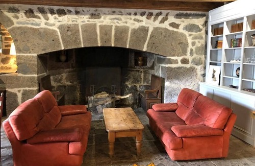 Saint-Vincent-de-Salers House | House facing the mountain - Mauriac & Puy Mary - Cantal - sleeps 6 to 8