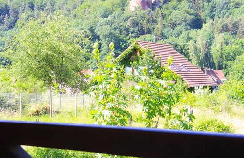 Obersteinbach House | House for up to 10 people. Garden (1 hectare) shared with owners.