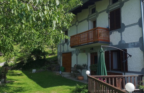 Kanal House | House has 2 bedrooms, 1 with double bed and 1 with two single beds.