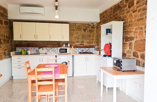 Rutino Apartment | House I Cyril Iberide Florida