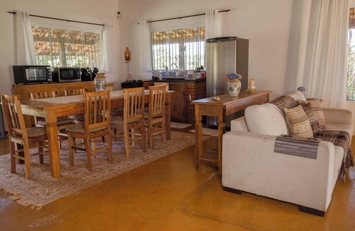 Bueno Brandao Cottage | House in Bueno Brandão (MG) with Private Waterfall
