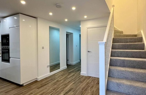 Selsdon and Ballards House | House in Croydon Welcomes you to Comfort and Style