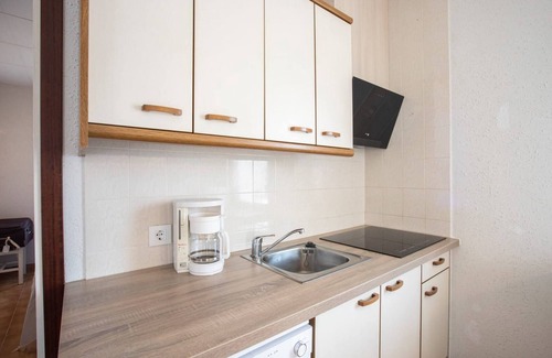 Castello d'Empuries Ski Chalet | House in Empuriabrava with garden AV-17