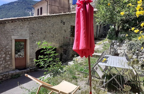 Ponet-et-Saint-Auban House | House in quiet Drôme village, 2 bedrooms, 2-6 pers, pets welcome!
