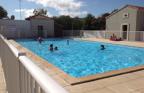 Quartier du Stade House | House in secure private residence with swimming pool and bicycles