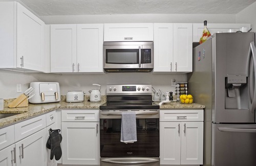 Lake Magdalene House | House in Tampa with Pool sleeps 10 Pet Friendly.