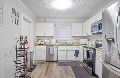 Lake Magdalene House | House in Tampa with Pool sleeps 10 Pet Friendly.
