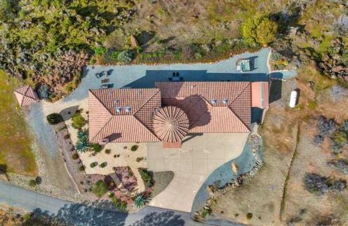 Greater Sacramento House | House In The Clouds