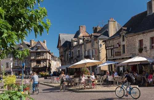 Malestroit House | HOUSE IN THE HEART OF A SMALL TOWN WITH CHARACTER