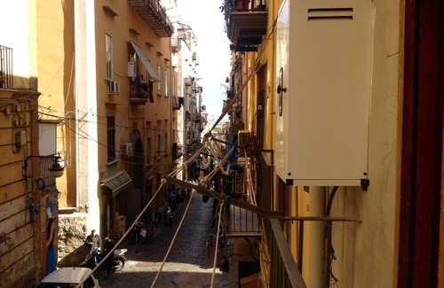 Quartieri Spagnoli Apartment | HOUSE IN THE HEART OF NAPLES