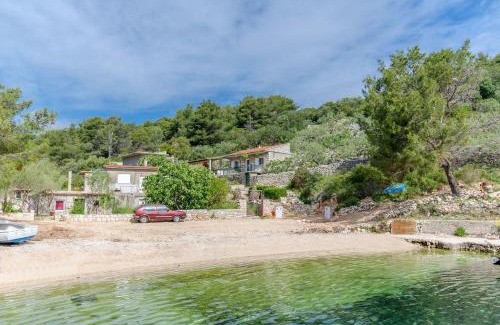 Necujam House | House Isabella