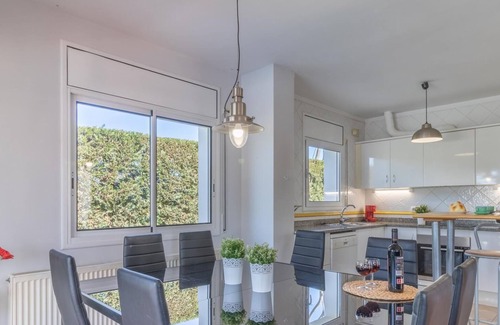 Sant Pere Pescador Ski Chalet | House La Barca - air conditioning, wi-fi, barbecue, garage, private pool, 200 m from the beach