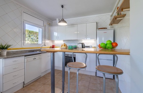 Sant Pere Pescador Ski Chalet | House La Barca - air conditioning, wi-fi, barbecue, garage, private pool, 200 m from the beach