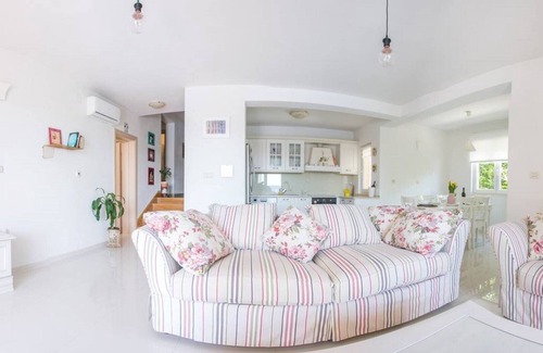 Kastel Stafilic Villa | House Longo located near center of Trogir , with private heating swimming pool