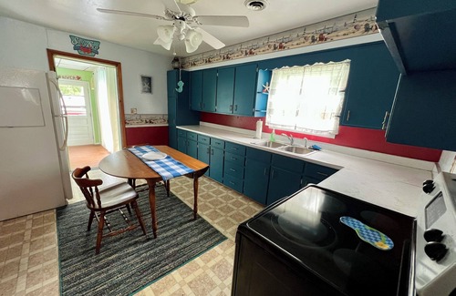 Bonnots Mill House | House near Osage River Ideal for Group Getaways & Special Events, Sleeps up to 8