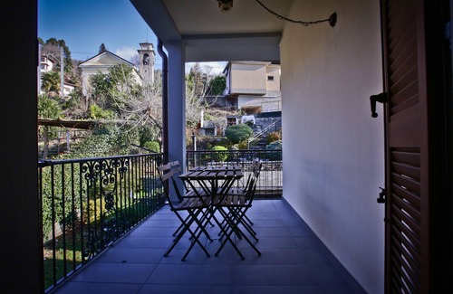 Colmegna Apartment | HOUSE OF VICTORY 4 FRONT LAKE AP2 GARDEN & SPA