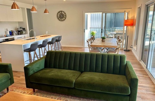 Wodonga House | House on the Hill - with VRBO